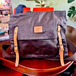 Will Leather Men's Waxed Canvas Carryall Messenger, dark brown,One Size.Like new